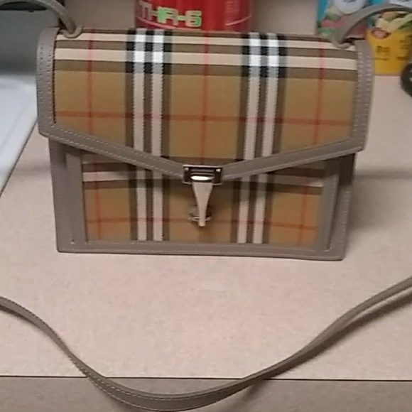 Burberry crossbody - Picture 1 of 1